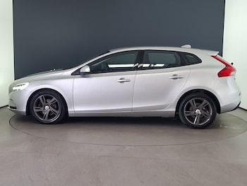 Used Volvo V40 2017 for sale - 79393400: Photo