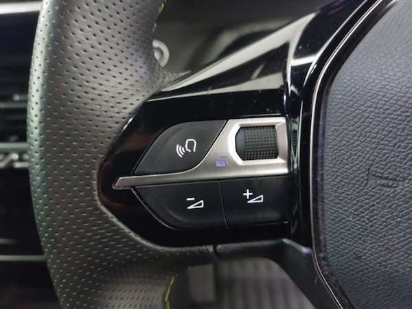 Used Peugeot 2008 2022 for sale - 76145301: Photo 12