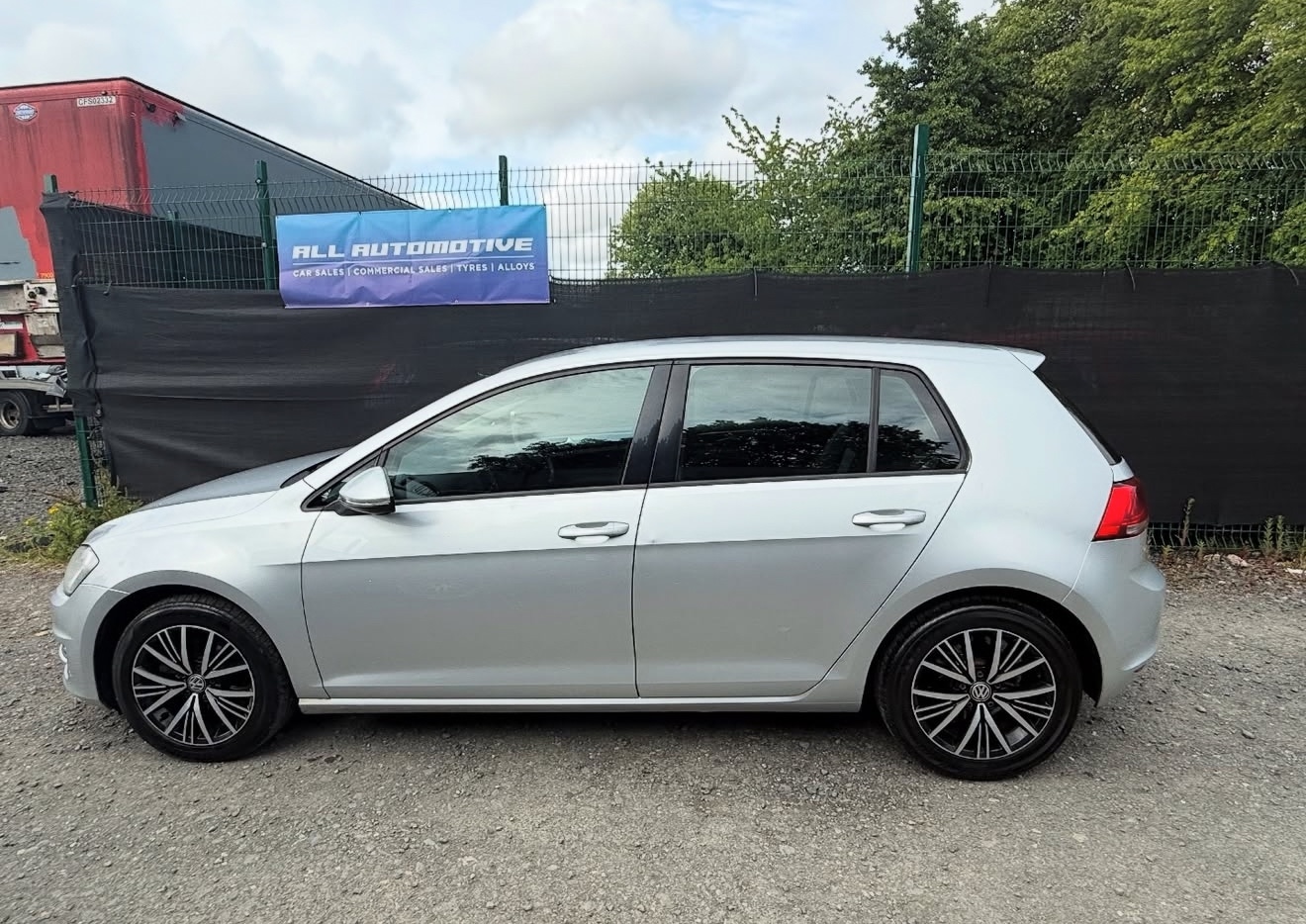 Used Volkswagen Golf 2014 for sale - 76380397: Photo 2