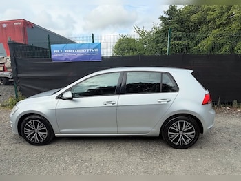 Used Volkswagen Golf 2014 for sale - 76380397: Photo