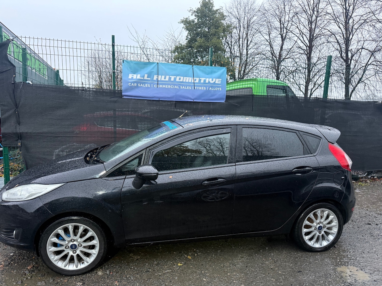 Used Ford Fiesta 2015 for sale - 76418529: Photo 2