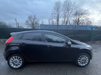 Used Ford Fiesta 2015 for sale - 77620689: Photo