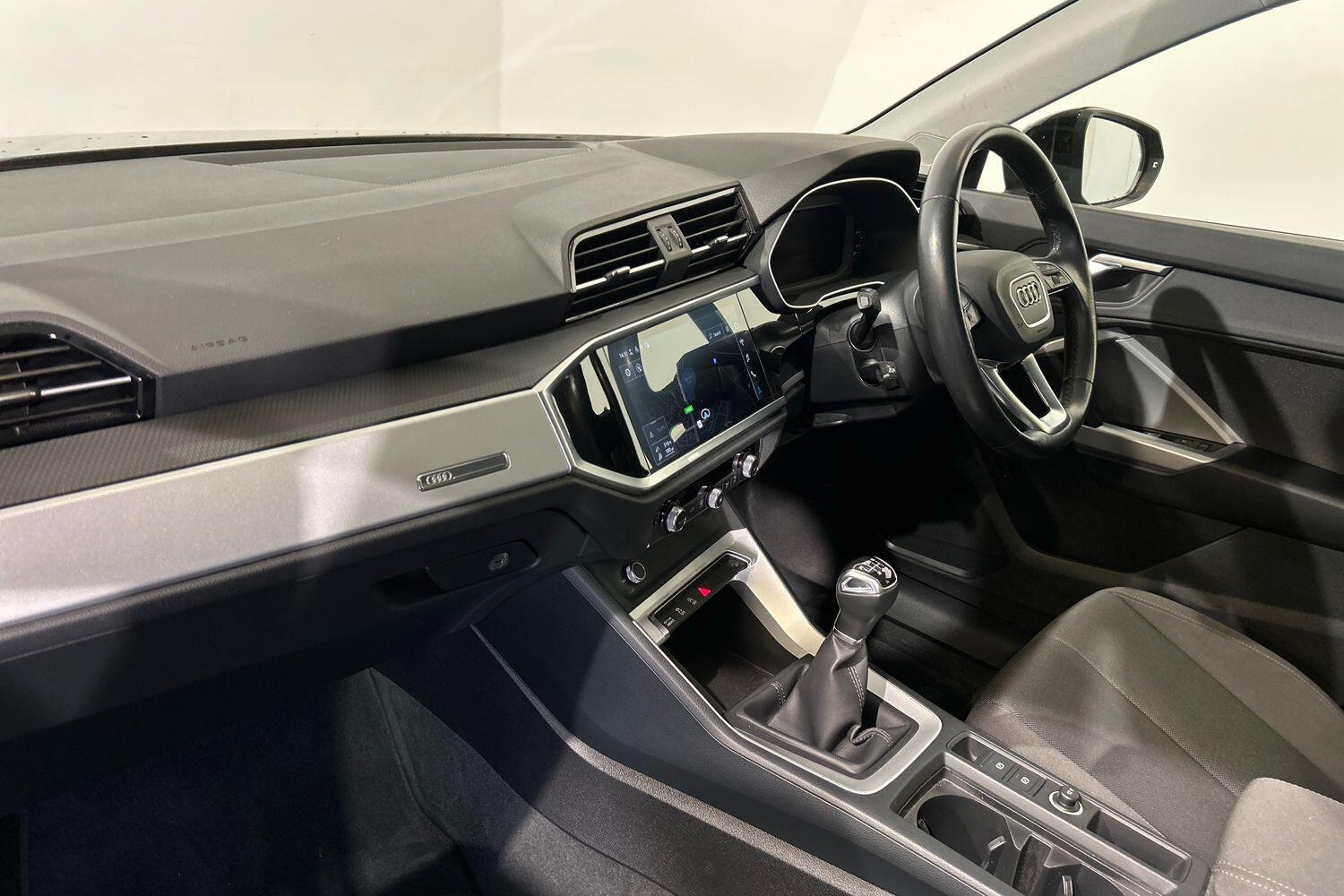 Used Audi Q3 2021 for sale - 76179596: Photo 2