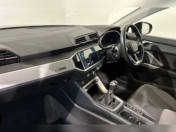 Used Audi Q3 2021 for sale - 76179596: Photo