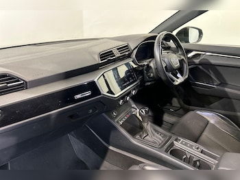 Used Audi Q3 2022 for sale - 75165969: Photo
