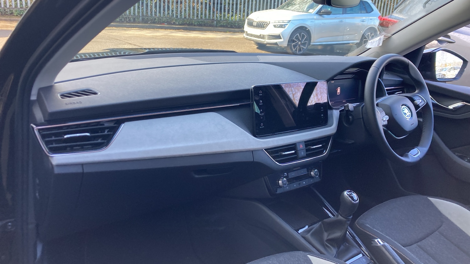 Used Skoda Kamiq 2024 for sale - 77945331: Photo 2