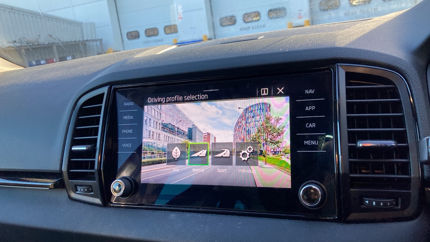 Used Skoda Karoq 2023 for sale - 76640782: Photo 24