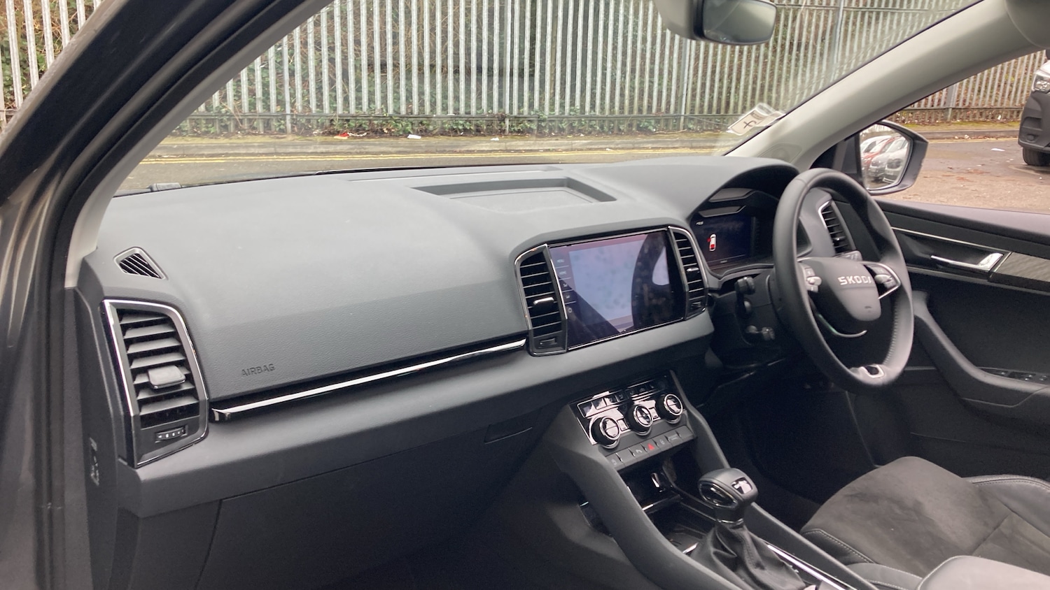 Used Skoda Karoq 2025 for sale - 77848770: Photo 2