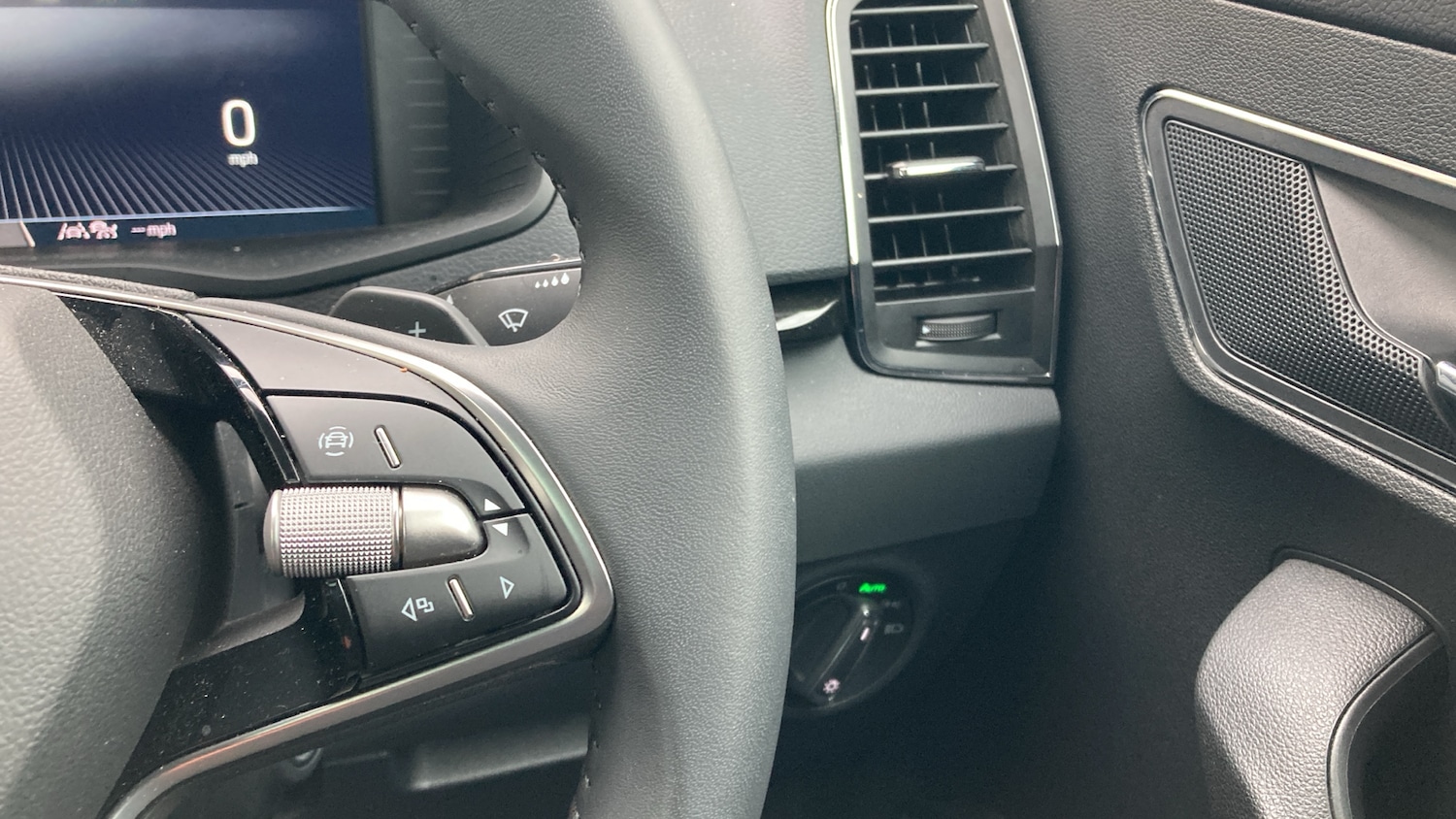 Used Skoda Karoq 2025 for sale - 77848770: Photo 23