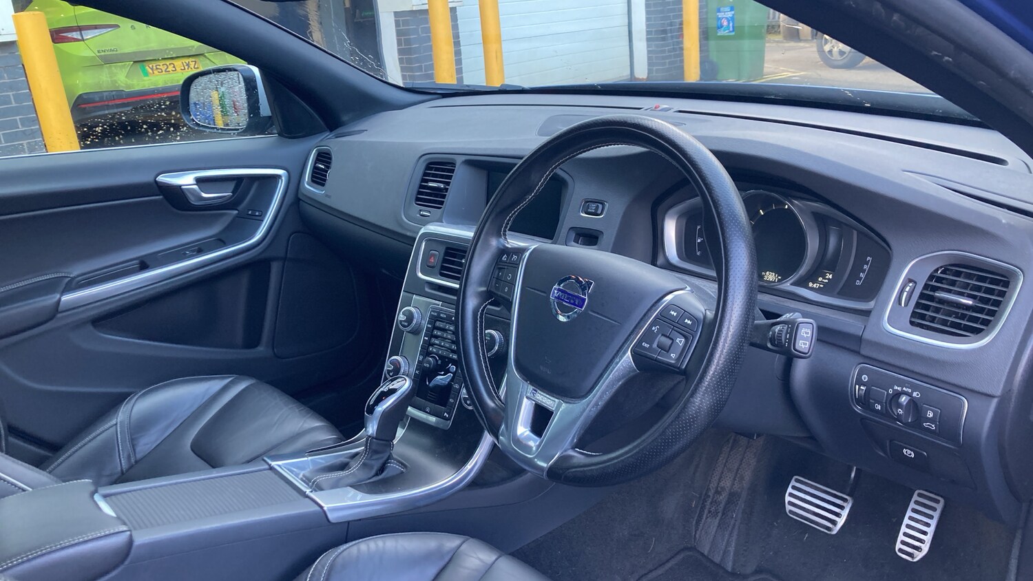 Used Volvo V60 2017 for sale - 77744194: Photo 11