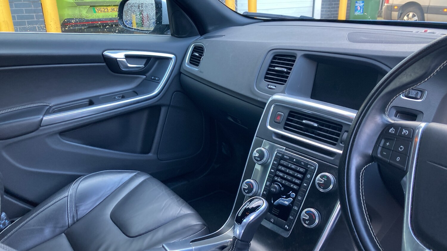 Used Volvo V60 2017 for sale - 77744194: Photo 14