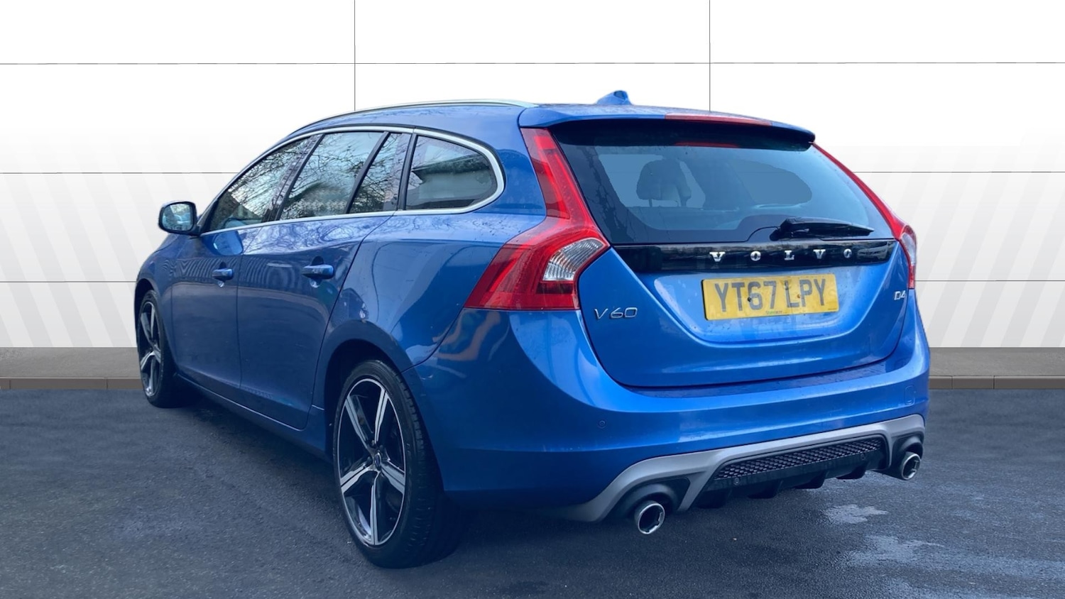 Used Volvo V60 2017 for sale - 77744194: Photo 2