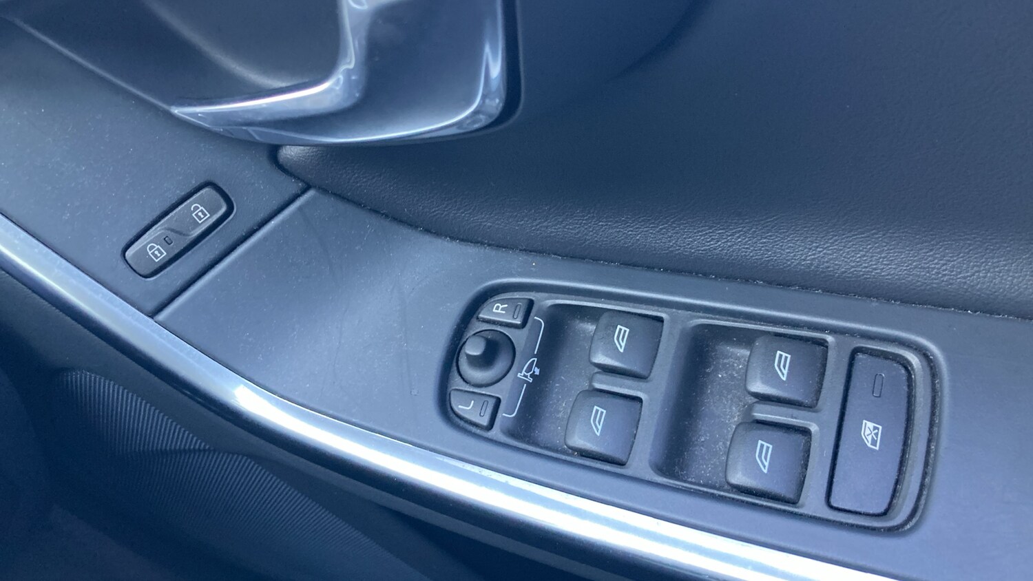 Used Volvo V60 2017 for sale - 77744194: Photo 23