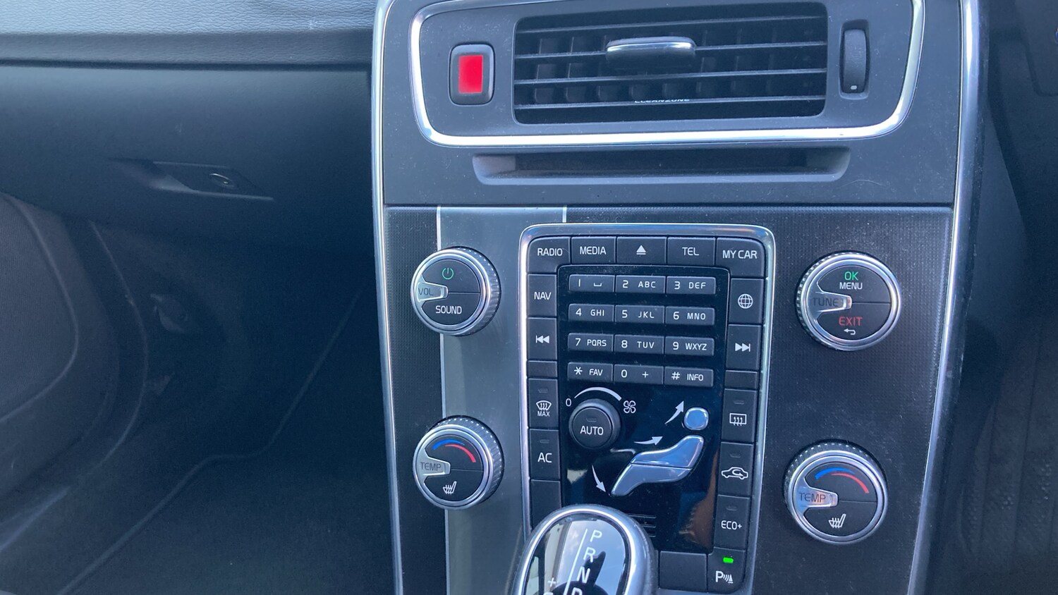 Used Volvo V60 2017 for sale - 77744194: Photo 24