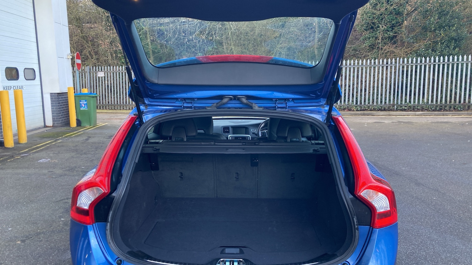 Used Volvo V60 2017 for sale - 77744194: Photo 4