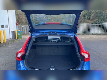 Used Volvo V60 2017 for sale - 77744194: Photo