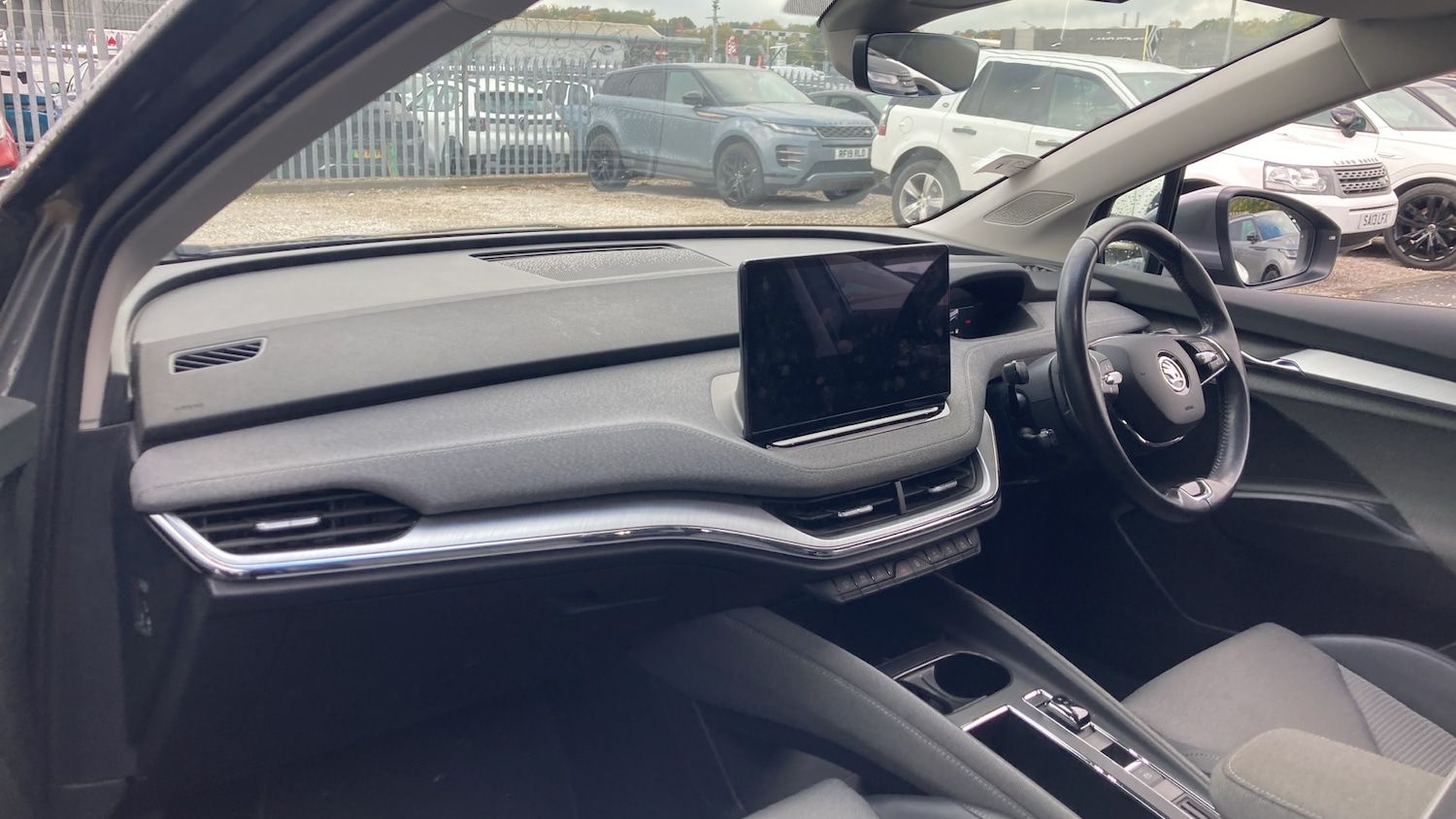 Used Skoda Enyaq 2023 for sale - 76588534: Photo 2