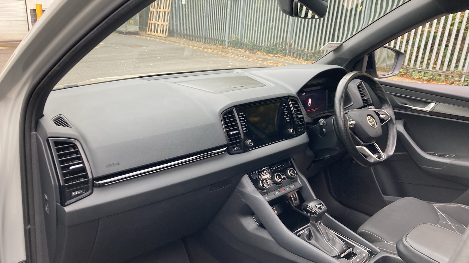 Used Skoda Karoq 2024 for sale - 76332020: Photo 2