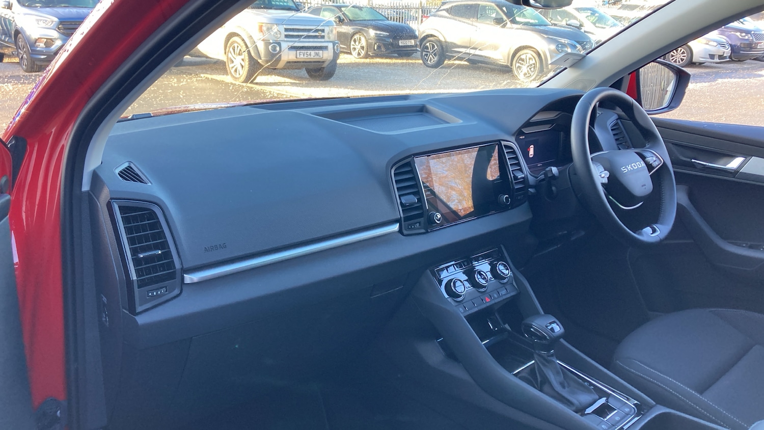 Used Skoda Karoq 2025 for sale - 76547593: Photo 2