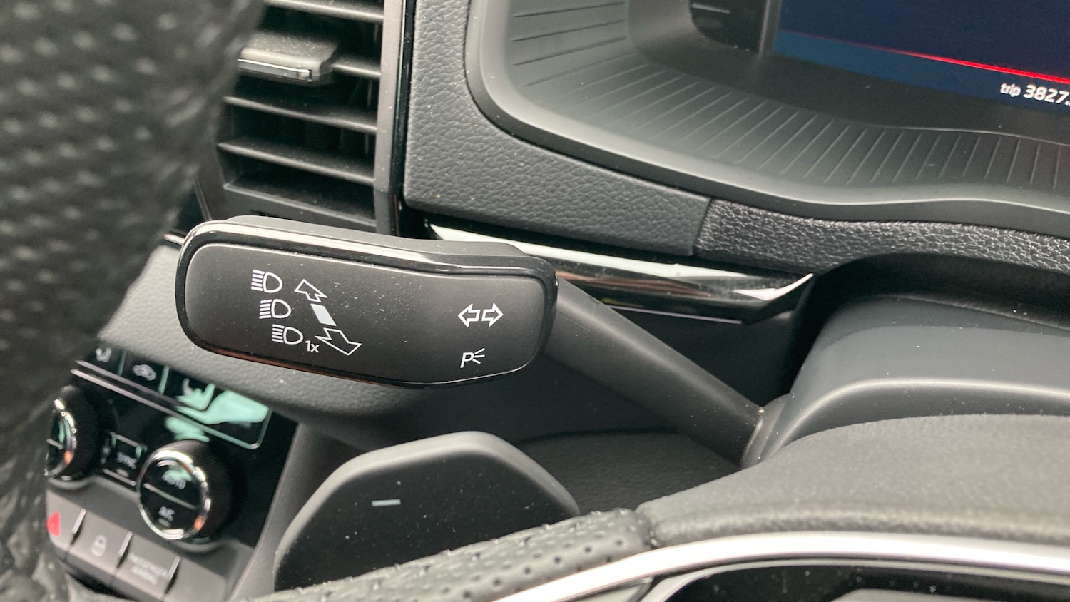 Used Skoda Karoq 2025 for sale - 76504872: Photo 29