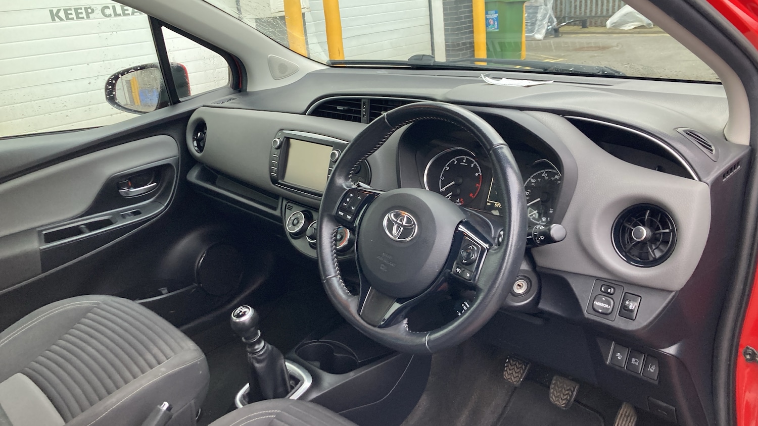 Used Toyota Yaris 2017 for sale - 77083271: Photo 11