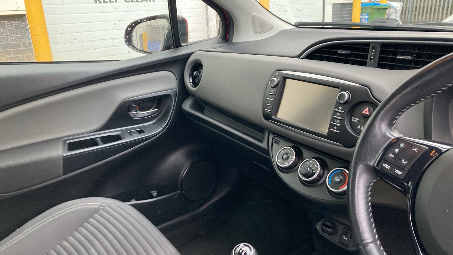 Used Toyota Yaris 2017 for sale - 77083271: Photo 14