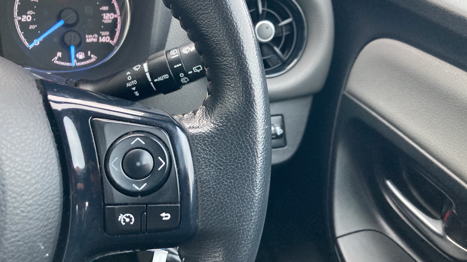 Used Toyota Yaris 2017 for sale - 77083271: Photo 22