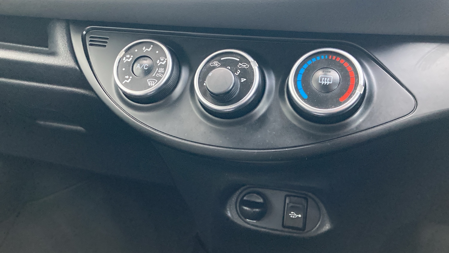 Used Toyota Yaris 2017 for sale - 77083271: Photo 24