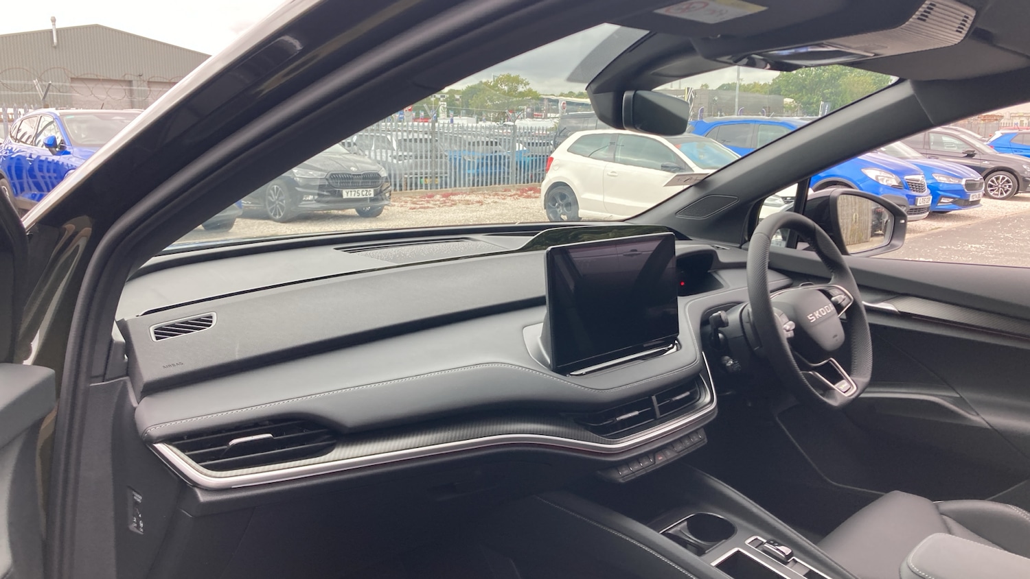 Used Skoda Enyaq 2025 for sale - 76531292: Photo 2