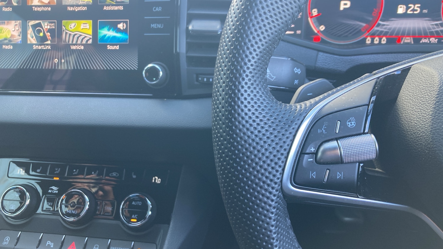 Used Skoda Karoq 2024 for sale - 75922432: Photo 17