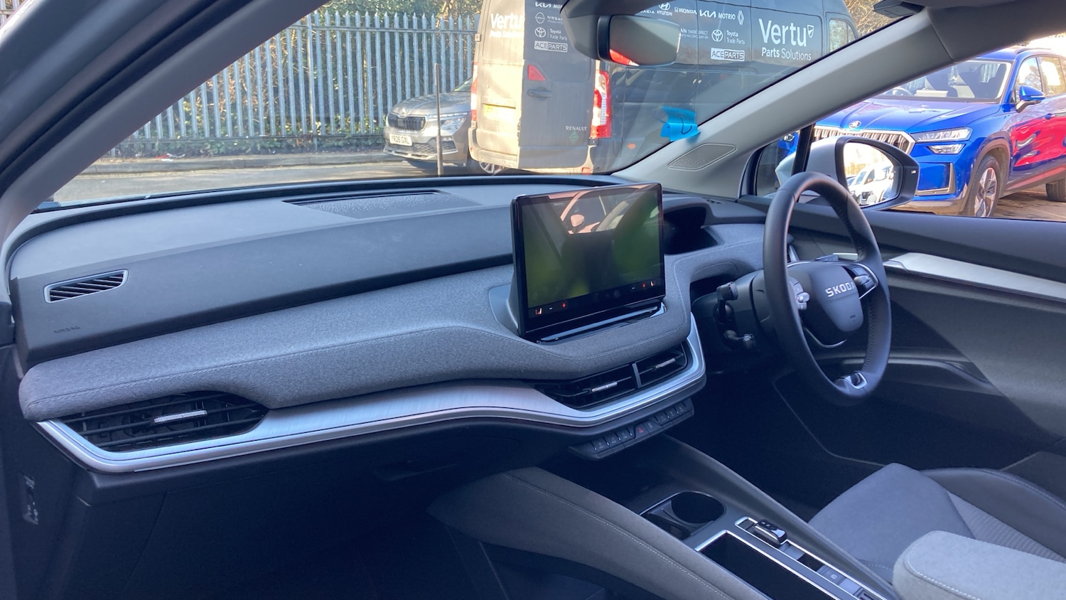 Used Skoda Enyaq 2025 for sale - 77759131: Photo 2