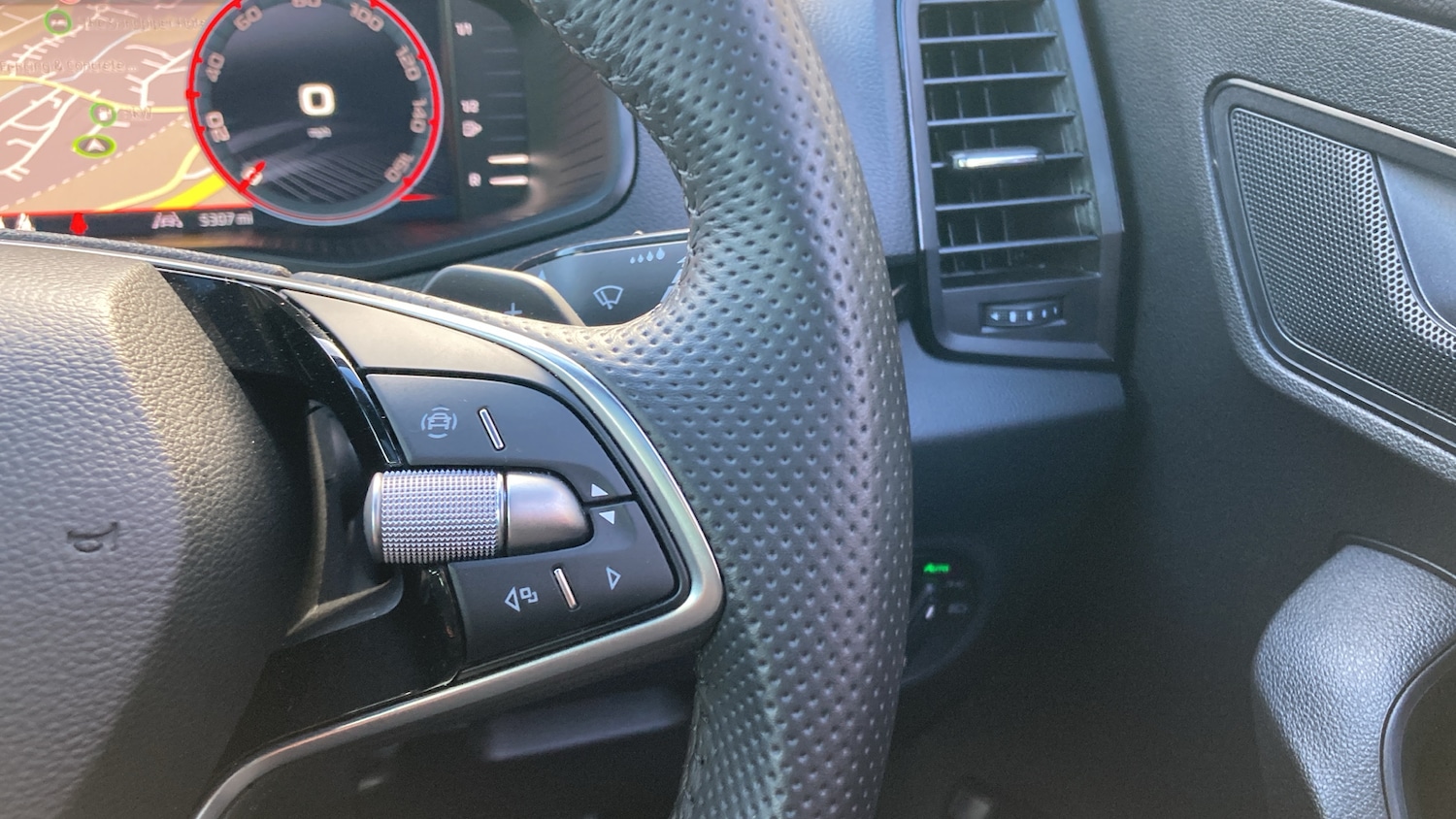 Used Skoda Karoq 2024 for sale - 76344548: Photo 18