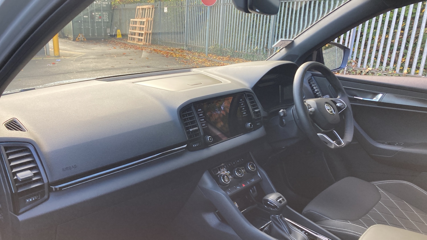 Used Skoda Karoq 2024 for sale - 76344548: Photo 2