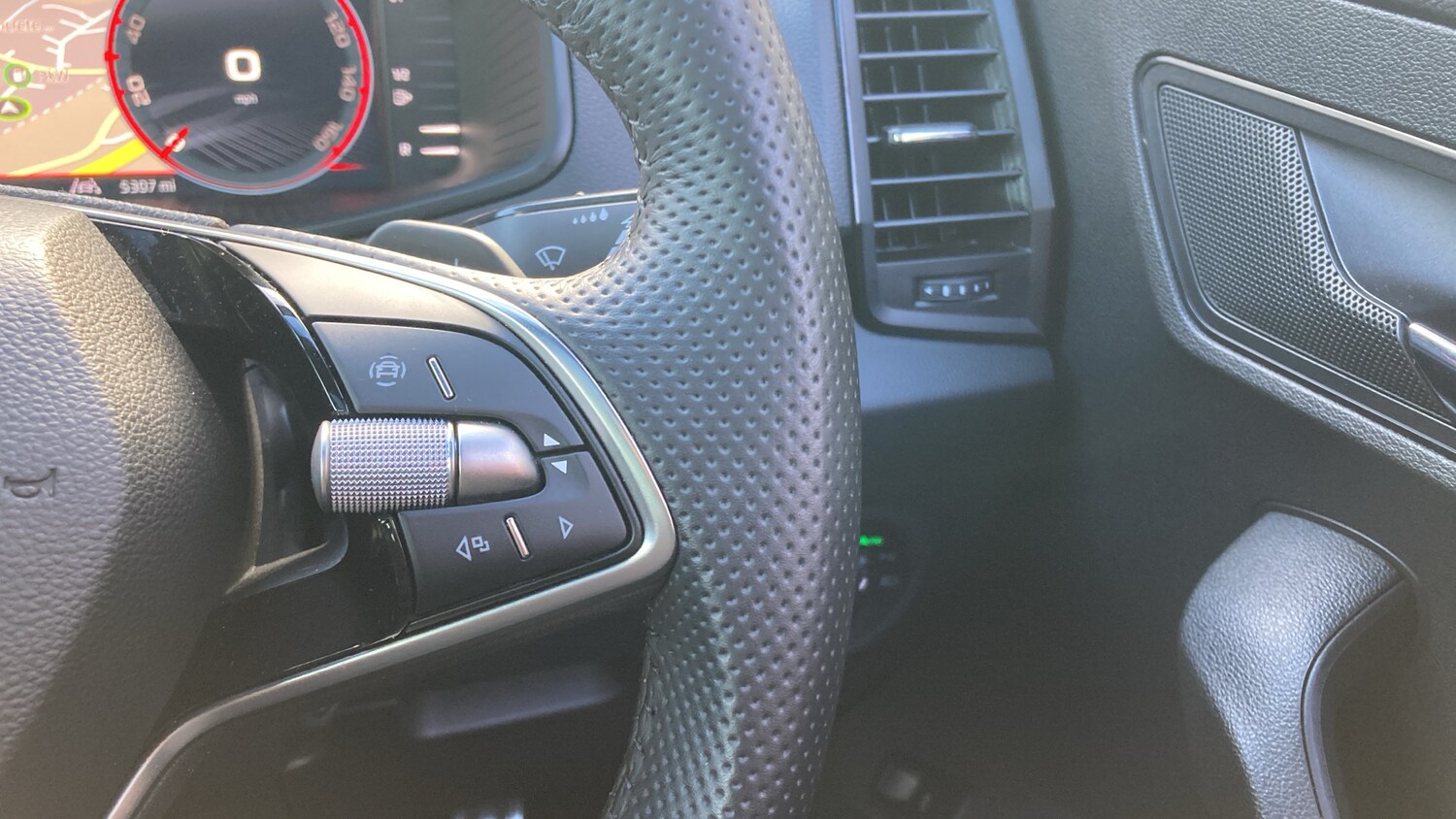 Used Skoda Karoq 2024 for sale - 76344548: Photo 22