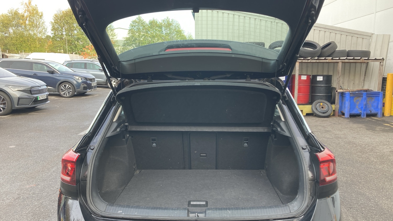 Used Volkswagen T-Roc 2023 for sale - 76557266: Photo 4