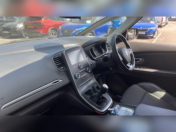 Used Renault Scenic 2017 for sale - 79545155: Photo
