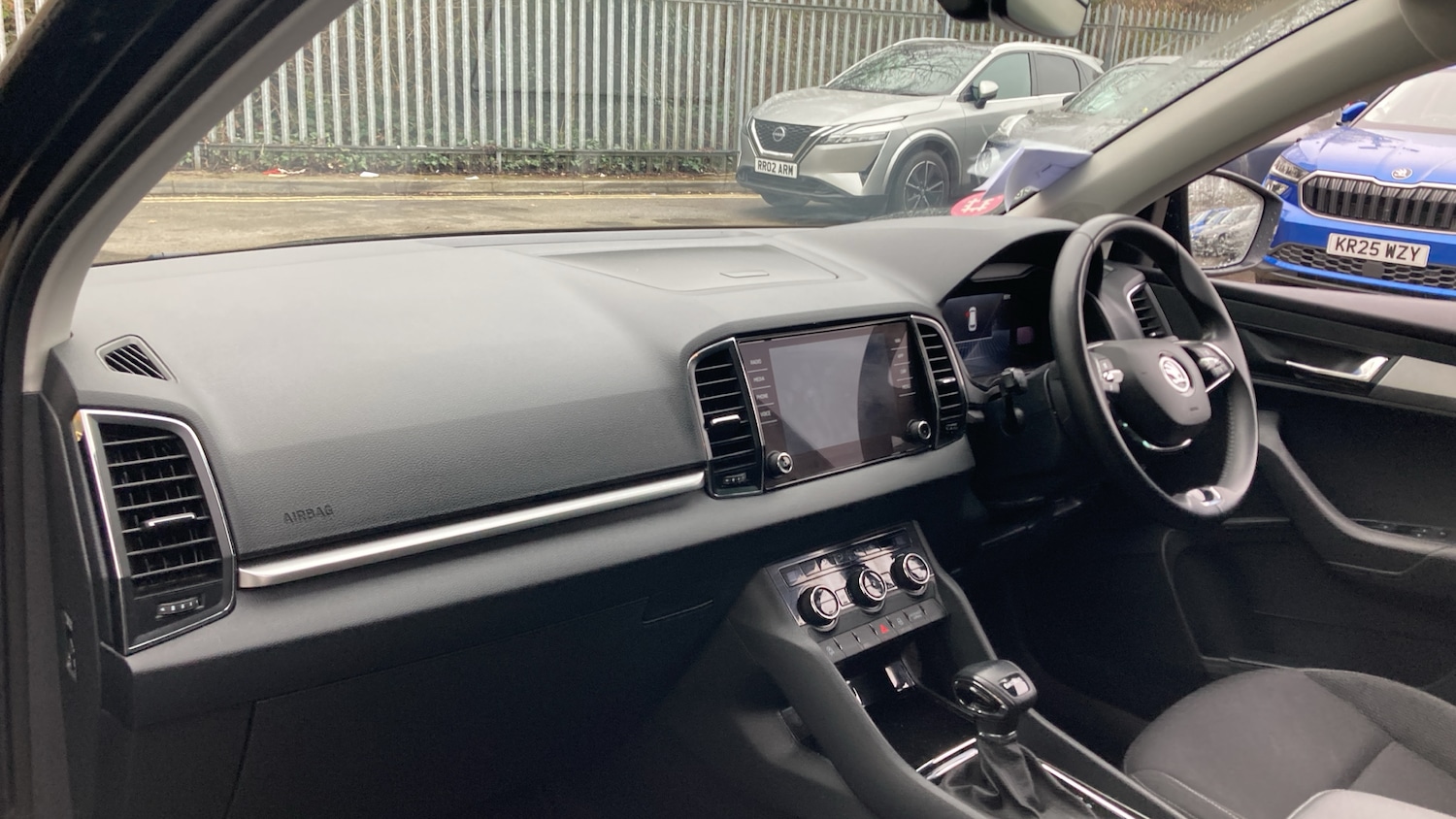 Used Skoda Karoq 2023 for sale - 77836771: Photo 2