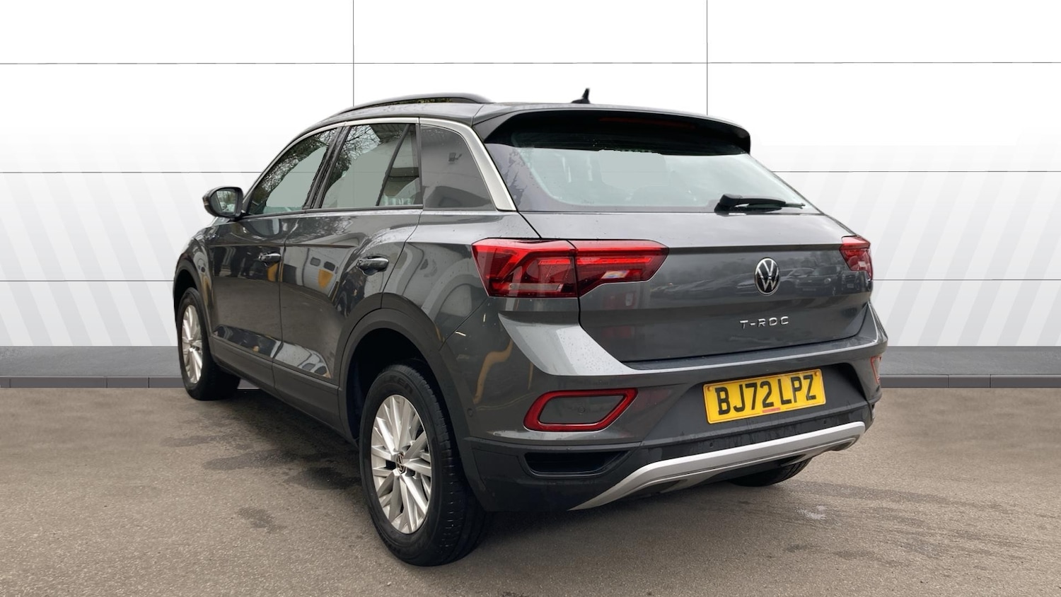 Used Volkswagen T-Roc 2023 for sale - 78025888: Photo 2