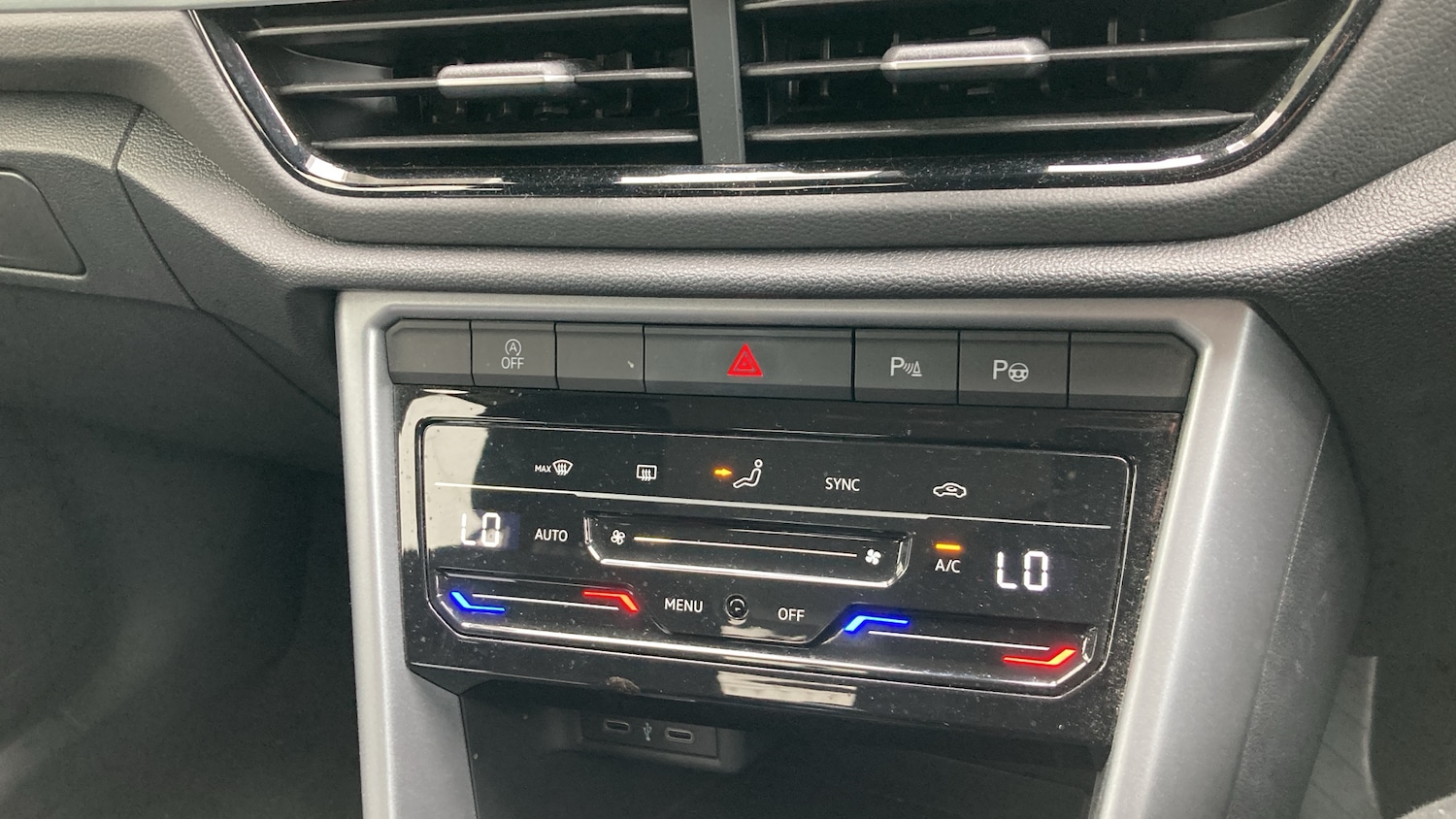 Used Volkswagen T-Roc 2023 for sale - 78025888: Photo 23