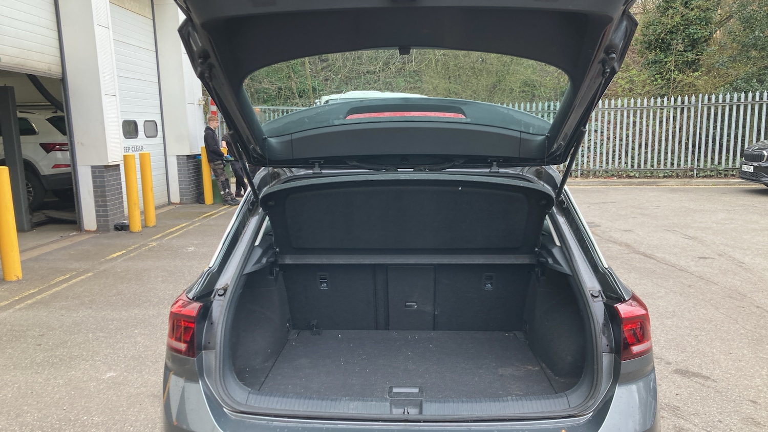 Used Volkswagen T-Roc 2023 for sale - 78025888: Photo 4