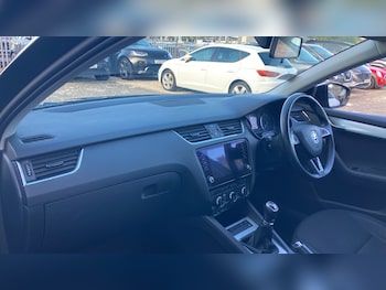 Used Skoda Octavia 2019 for sale - 76104601: Photo 2