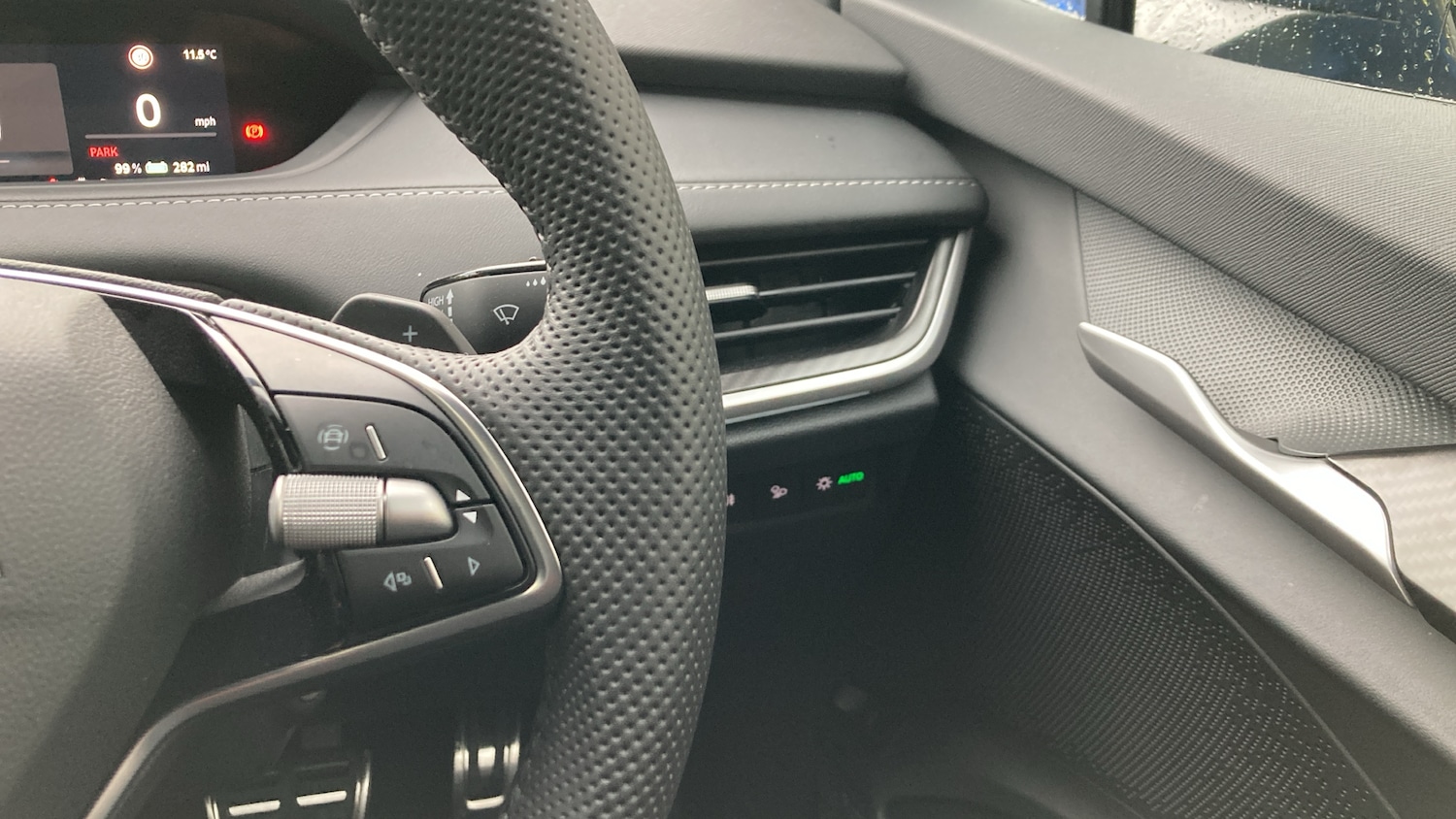 Used Skoda Enyaq 2025 for sale - 76277057: Photo 18