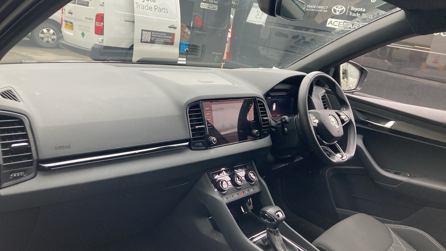 Used Skoda Karoq 2023 for sale - 77745329: Photo 2