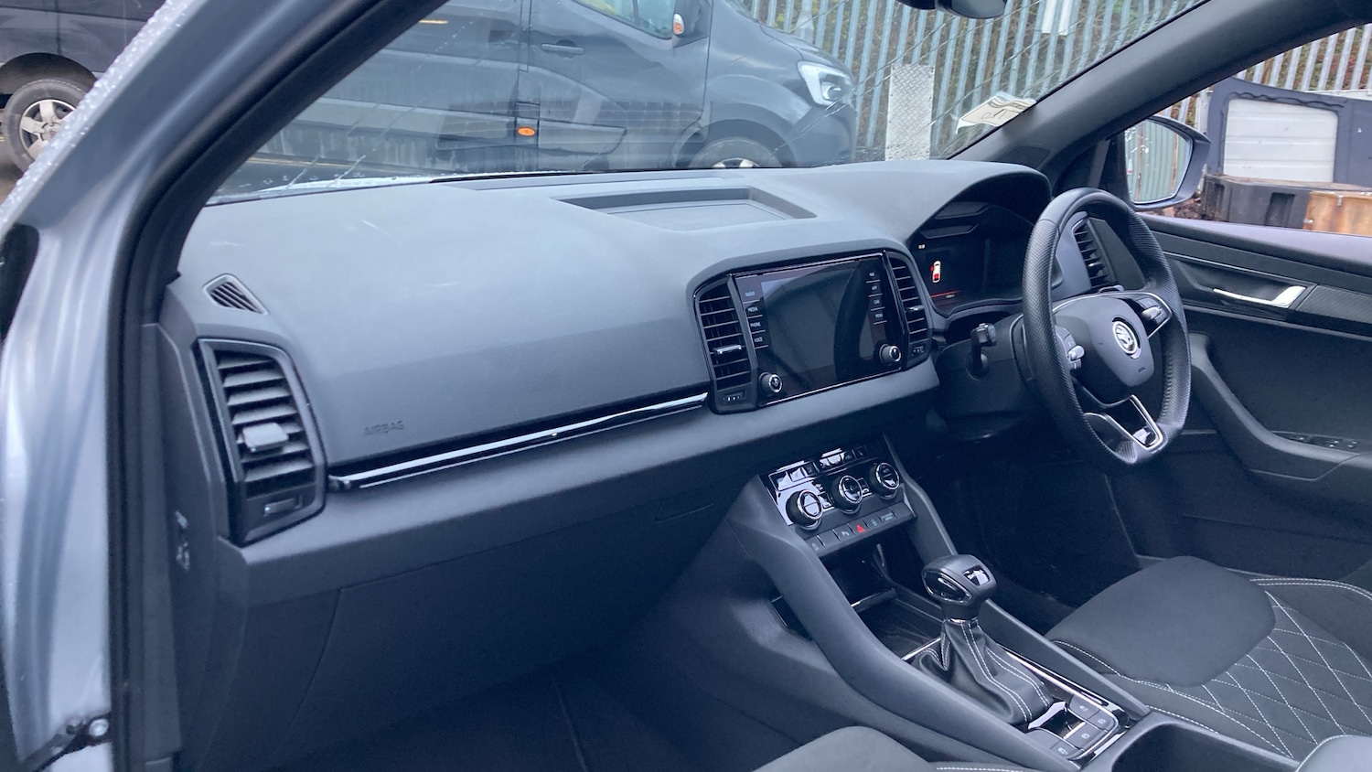 Used Skoda Karoq 2024 for sale - 77494604: Photo 2