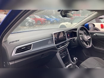 Used Volkswagen T-Roc 2022 for sale - 77508356: Photo