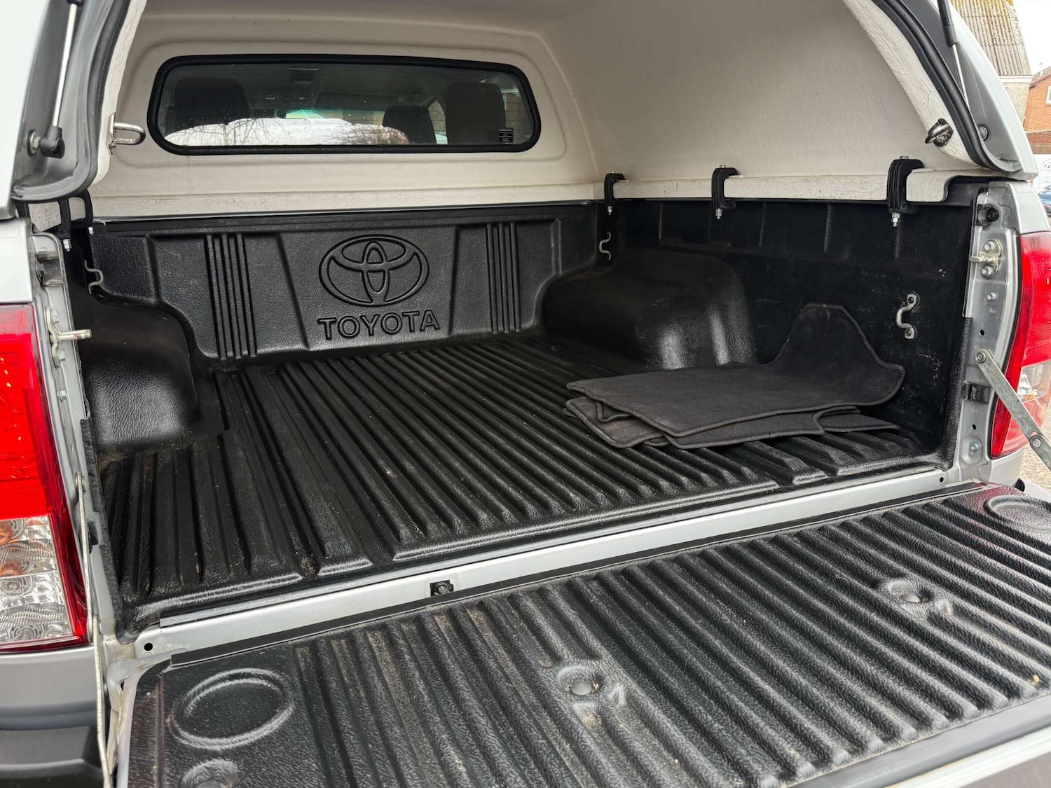 Used Toyota Hilux 2023 for sale - 77903118: Photo 12