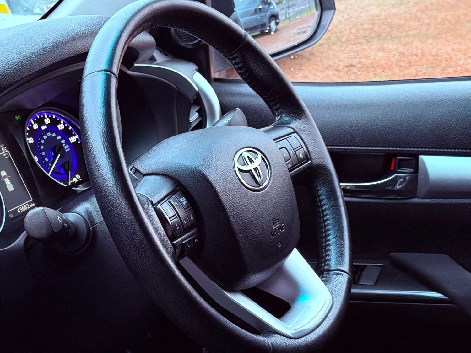 Used Toyota Hilux 2019 for sale - 77497885: Photo 24