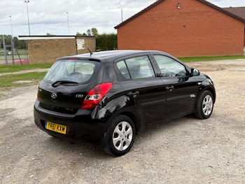Used Hyundai i20 2011 for sale - 76201106: Photo 2