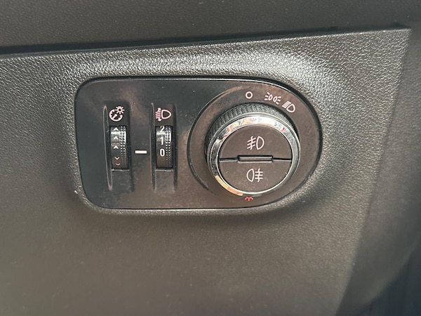 Used Vauxhall Corsa 2015 for sale - 76270342: Photo 21