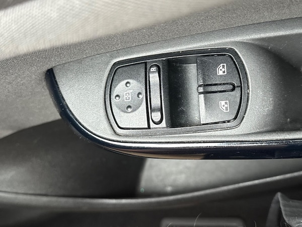 Used Vauxhall Corsa 2015 for sale - 76270342: Photo 22